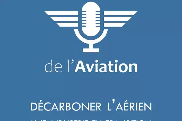 Ingénieur travaillant sur les nouvelles compétences pour l'aviation décarbonée discutées dans notre podcast aéronautique.